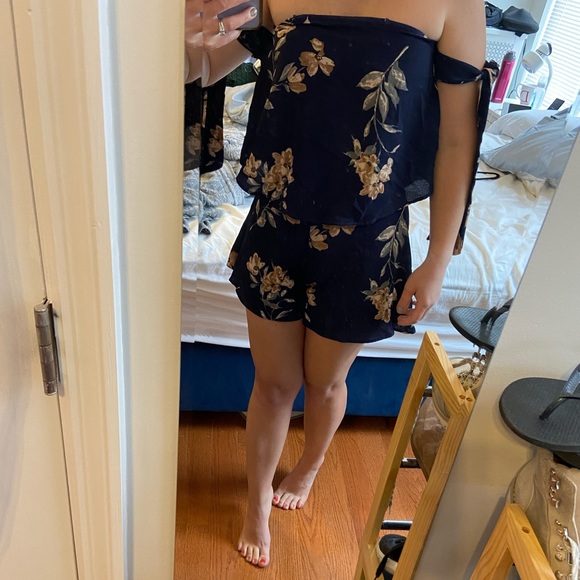 Ruby & Jenna floral romper - Picture 2 of 6